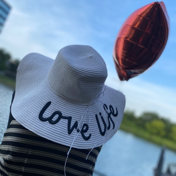 Vince Camuto Gold/Black - Picture 3 of 6